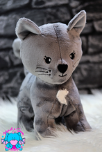 Lade das Bild in den Galerie-Viewer, Katze Minka SMALL - kunst&garn