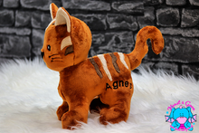 Lade das Bild in den Galerie-Viewer, Katze Minka SMALL - kunst&garn