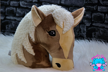 Lade das Bild in den Galerie-Viewer, Pferdekissen Nala - kunst&garn