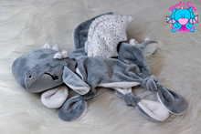 Lade das Bild in den Galerie-Viewer, Kuscheltuch/Schnuffeltuch "Lotta" in grau/weiß/silber glitzer auf weiß