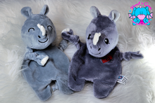 Lade das Bild in den Galerie-Viewer, Nashorn Schnuffeltuch Niala