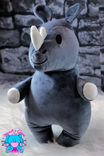 Lade das Bild in den Galerie-Viewer, Nashorn Naledi