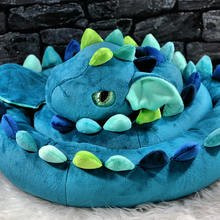 Lade das Bild in den Galerie-Viewer, Bettdrache Poldi (Sondermaß)