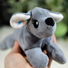 Lade das Bild in den Galerie-Viewer, Hund Jolie - kunst&garn