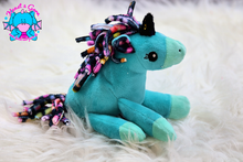 Lade das Bild in den Galerie-Viewer, Einhornfohlen - kunst&garn