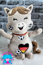 Lade das Bild in den Galerie-Viewer, Fußballpony - kunst&garn