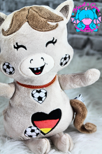 Lade das Bild in den Galerie-Viewer, Fußballpony - kunst&garn