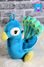 Lade das Bild in den Galerie-Viewer, Pfau Peter - kunst&garn