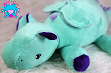 Lade das Bild in den Galerie-Viewer, Hippodrache Hugo - kunst&garn