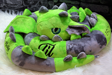 Lade das Bild in den Galerie-Viewer, Bettdrache Poldi - kunst&garn