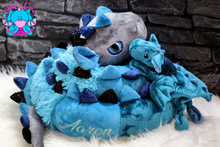 Lade das Bild in den Galerie-Viewer, Bettdrache Poldi - kunst&garn