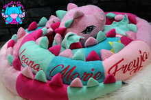 Lade das Bild in den Galerie-Viewer, Bettdrache Poldi - kunst&garn