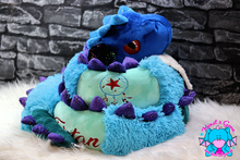 Lade das Bild in den Galerie-Viewer, Bettdrache Poldi - kunst&garn