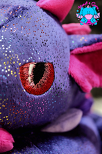 Lade das Bild in den Galerie-Viewer, Bettdrache Poldi Glamour - kunst&garn