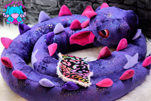 Lade das Bild in den Galerie-Viewer, Bettdrache Poldi Glamour - kunst&garn