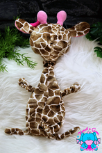 Lade das Bild in den Galerie-Viewer, Mali Schnuffeltuch giraffe/rosa/rainbow glitzer rosa - kunst&garn