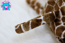 Lade das Bild in den Galerie-Viewer, Mali Schnuffeltuch giraffe/chocolate/schwarz - kunst&garn