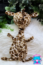 Lade das Bild in den Galerie-Viewer, Mali Schnuffeltuch giraffe/chocolate/schwarz - kunst&garn