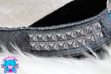 Lade das Bild in den Galerie-Viewer, Hundekissen Sammy - kunst&garn