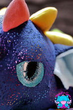 Lade das Bild in den Galerie-Viewer, Bettdrache Poldi Glamour - kunst&garn