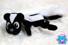 Lade das Bild in den Galerie-Viewer, Mini-Becky Sticktier-Schnuffeltuch - kunst&garn