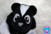 Lade das Bild in den Galerie-Viewer, Mini-Becky Sticktier-Schnuffeltuch - kunst&garn