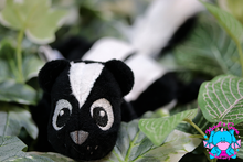 Lade das Bild in den Galerie-Viewer, Mini-Becky Sticktier-Schnuffeltuch - kunst&garn