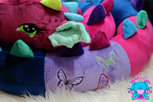 Lade das Bild in den Galerie-Viewer, Bettdrache Poldi - kunst&garn