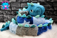 Lade das Bild in den Galerie-Viewer, Bettdrache Poldi - kunst&garn