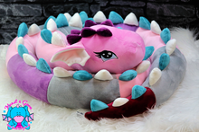 Lade das Bild in den Galerie-Viewer, Bettdrache Poldi - kunst&garn