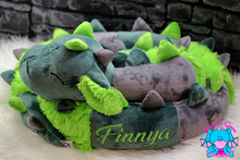 Lade das Bild in den Galerie-Viewer, Bettdrache Poldi - kunst&garn