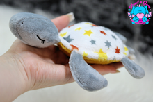 Lade das Bild in den Galerie-Viewer, Mini-Thea Turtle Schnuffeltuch