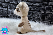 Lade das Bild in den Galerie-Viewer, Erdmännchen Edgar