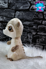 Lade das Bild in den Galerie-Viewer, Erdmännchen Edgar