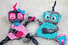 Lade das Bild in den Galerie-Viewer, Robo Schnuffeltuch - kunst&garn