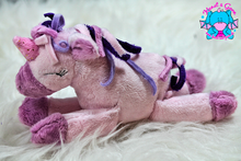 Lade das Bild in den Galerie-Viewer, Einhornfohlen - kunst&garn