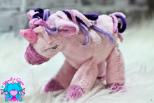 Lade das Bild in den Galerie-Viewer, Einhorn Rosi einzeln oder mit Babys - kunst&garn