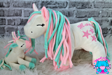 Lade das Bild in den Galerie-Viewer, Pony Rose einzeln oder mit Babys - kunst&garn