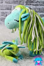 Lade das Bild in den Galerie-Viewer, Pony Rose einzeln oder mit Babys - kunst&garn