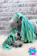 Lade das Bild in den Galerie-Viewer, Pony Rose einzeln oder mit Babys - kunst&garn