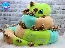 Lade das Bild in den Galerie-Viewer, Bettdrache Poldi - kunst&garn