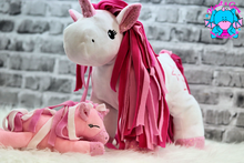 Lade das Bild in den Galerie-Viewer, Einhorn Rosi einzeln oder mit Babys - kunst&garn