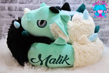 Lade das Bild in den Galerie-Viewer, Bettdrache Poldi - kunst&garn