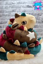 Lade das Bild in den Galerie-Viewer, Bettdrache Poldi - kunst&garn