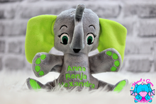 Lade das Bild in den Galerie-Viewer, Kuschelelefant - kunst&garn