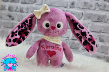 Lade das Bild in den Galerie-Viewer, Hase Bommel - kunst&garn