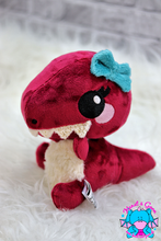 Lade das Bild in den Galerie-Viewer, Kuscheldino Rexi - kunst&garn