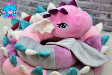 Lade das Bild in den Galerie-Viewer, Bettdrache Poldi - kunst&garn