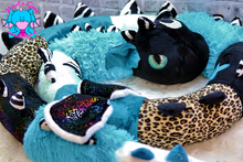 Lade das Bild in den Galerie-Viewer, Bettdrache Poldi - kunst&garn