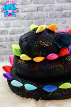 Lade das Bild in den Galerie-Viewer, Bettdrache Poldi Glamour - kunst&garn